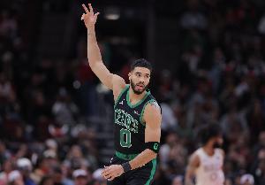 提前收工！塔图姆三节13中6拿下23分8板3助&第三节18分 正负值+38