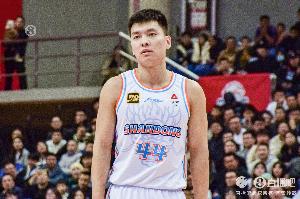 还是有贡献的！陈培东替补出战22分钟 13中5&三分9中3拿到16分2助