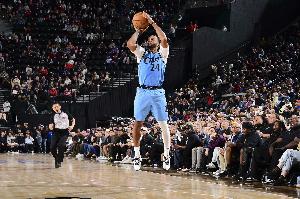 鲍威尔：我们有很多高球商的球员 他们能够弄清楚比赛的走势