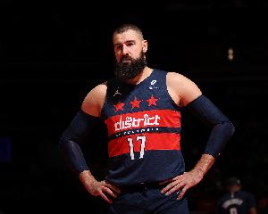 瞧一瞧看一看！瓦兰丘纳斯13中10高效砍下22分8板2助&5前场板