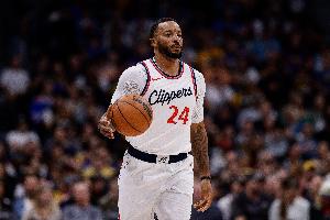 稍有回暖！诺曼-鲍威尔首节0分 次节6中3拿到12分