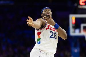 小人物有大梦想！亚布塞莱上半场9中6得到15分3板1助