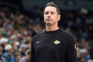 雷迪克：我认为我们创造了很多很好的三分投篮机会 但球就是没进