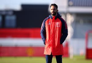 本赛季到目前为止曼联在英超联赛进21球丢26球，近6轮1胜5负