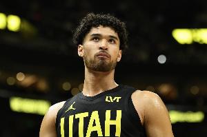 高效发挥！朱赞半场5中4&三分3中2砍12分3板 正负值+18两队最高