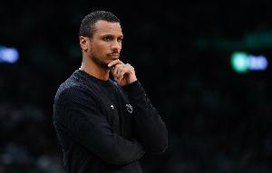 马祖拉谈球队防守：我认为这既有沟通上的问题 也有技术上的问题