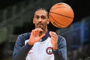 可圈可点！奇才榜眼萨尔半场7中4&三分3中2 拿到11分3篮板