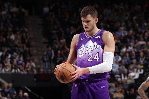 拿到两双！凯斯勒内线吃饼100%命中率 6投全中拿12分13板4助3帽