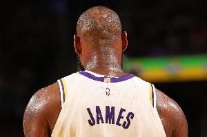 历史仅5人40岁后打了100+场！美媒：詹姆斯还能打多少场？