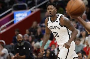 DFS赛季至今场均10.4分4.6板2.4三分 三分命中率43.5%生涯新高