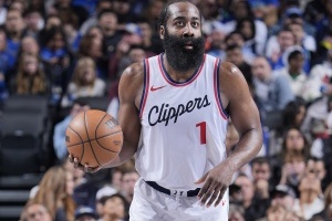 关键犯规也能杀死比赛！哈登14中6得到27分2板4助1断 关键4罚全中