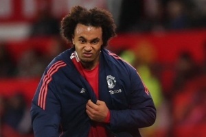 拜因：齐尔克泽第33分钟被替换下场后，走在球员通道里几乎落泪