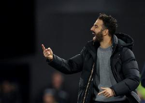 曼联本赛季三位主帅执教战绩：阿莫林4胜1平6负最差，范尼3胜1平