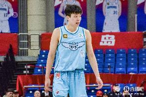 被重点照顾！杨瀚森上半场0分3犯&全场8分8板3帽 还出现6失误