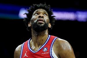 翻江倒海！恩比德14中7砍半场最高20分8板 正负值+14也是最高