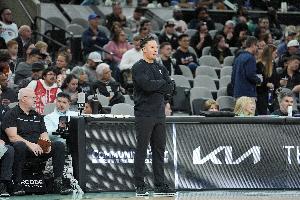 马刺代理主帅谈球队发展思路：赢下比赛必须是发展的一部分