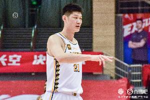 一如既往得稳定！胡金秋出战23分钟 8中6贡献13分2板&正负值+14