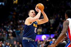 终于发力了！约基奇第三节12中7砍下17分6板3助1断