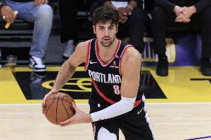 谁说失误多的都是大牌️‍♂️阿夫迪亚10失误创纪录&仅2助攻