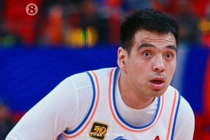 拼尽全力！杨文学19中14空砍30分15板4助 三分3中2