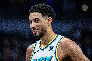 魔法再现！哈利伯顿19中11砍并列全场最高31分外加6板7助