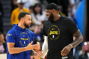 十大drama事件：詹库球迷一家亲？西决拆队？易建联惊天巨瓜