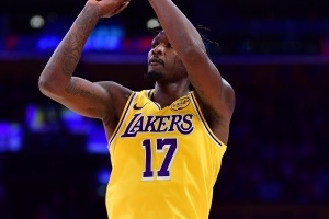 首秀有点紧&继续努力！芬尼-史密斯4中1得到2分2板2助 三分2中0