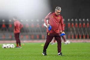 北青体育：伊万观看沙特、巴林海湾杯直播，做了比较详实的笔记