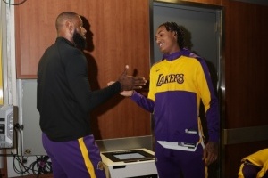 与拉塞尔一起被送至篮网！刘易斯更新IG：感谢你湖人国度