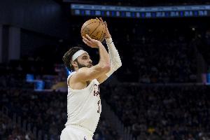 太好用啦！斯特鲁斯9中5得到15分2板5助2帽 第三节9分