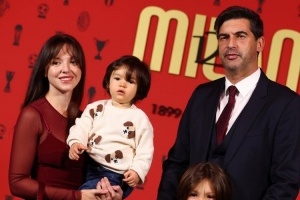 丰塞卡妻子：感谢米兰球迷，陪伴着我们的不是沉默而是尊重和认可