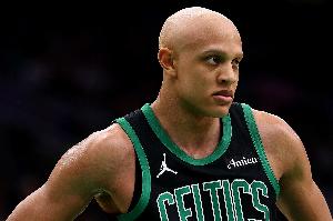 马祖拉：对沃尔什防守端的进步印象深刻 争抢进攻篮板的能力很棒