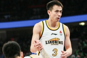 杨鸣：外援还在积极寻找 赵继伟&张镇麟短期内恢复的机会不大