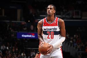 进攻不错但防守不力！榜眼萨尔13中6&三分6中3拿下18分