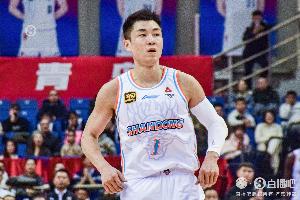 这场外线不铁！高诗岩三分9中4&5罚全中贡献17分9板6助3断