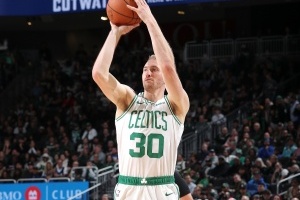 怀特：豪泽的投篮动作是联盟中最优美的 看他投篮是种享受