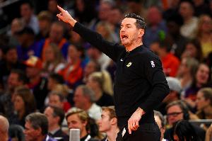 雷迪克：我和DFS&米尔顿都做过队友 知道他们场上场下能带来什么