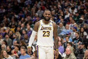 詹姆斯：我的表现仍像一个年轻人 但就效力年限而言我已经老了