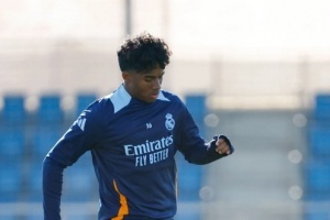 皇马官方晒球队训练照：恩德里克回归