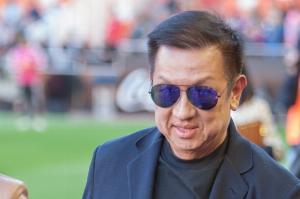 世体：瓦伦西亚球迷组织抗议老板林荣福，呼吁球迷不要去球场看球