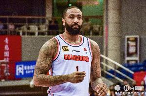 里突外投挡不住！吉伦沃特首节出战9分钟 9中7怒轰15分3篮板