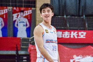 没你赢不了！于德豪末节3记三分个个关键 11分5助&正负值+20