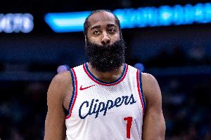 苦苦支撑！哈登打满首节7中4独得13分 全队首节仅17分