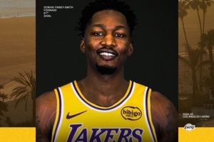 官方：湖人得芬尼-史密斯&米尔顿 将拉塞尔&刘易斯+3次轮送至篮网