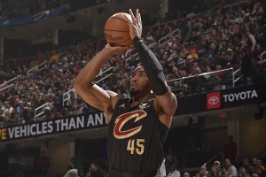 表现还行！米切尔20投8中&三分13中6得26分 另有4板4助