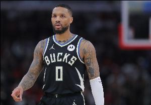 绝对“零”度！利拉德手感不佳半场7中0 一分没得仅有3板3助