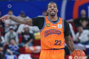 大举反击！上海第三节32-15净胜同曦17分 带着9分优势进入末节