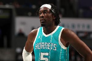 攻防都蛮好用！马克-威廉姆斯9投全中砍20分12板2断3帽 正负值+12