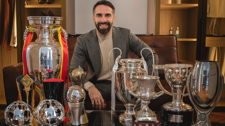 羡煞旁人卡瓦哈尔告别2024：夺欧冠欧洲杯等6冠获奖无数