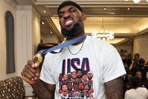 美国男篮官方：祝三届奥运金牌得主勒布朗-詹姆斯40岁生日快乐